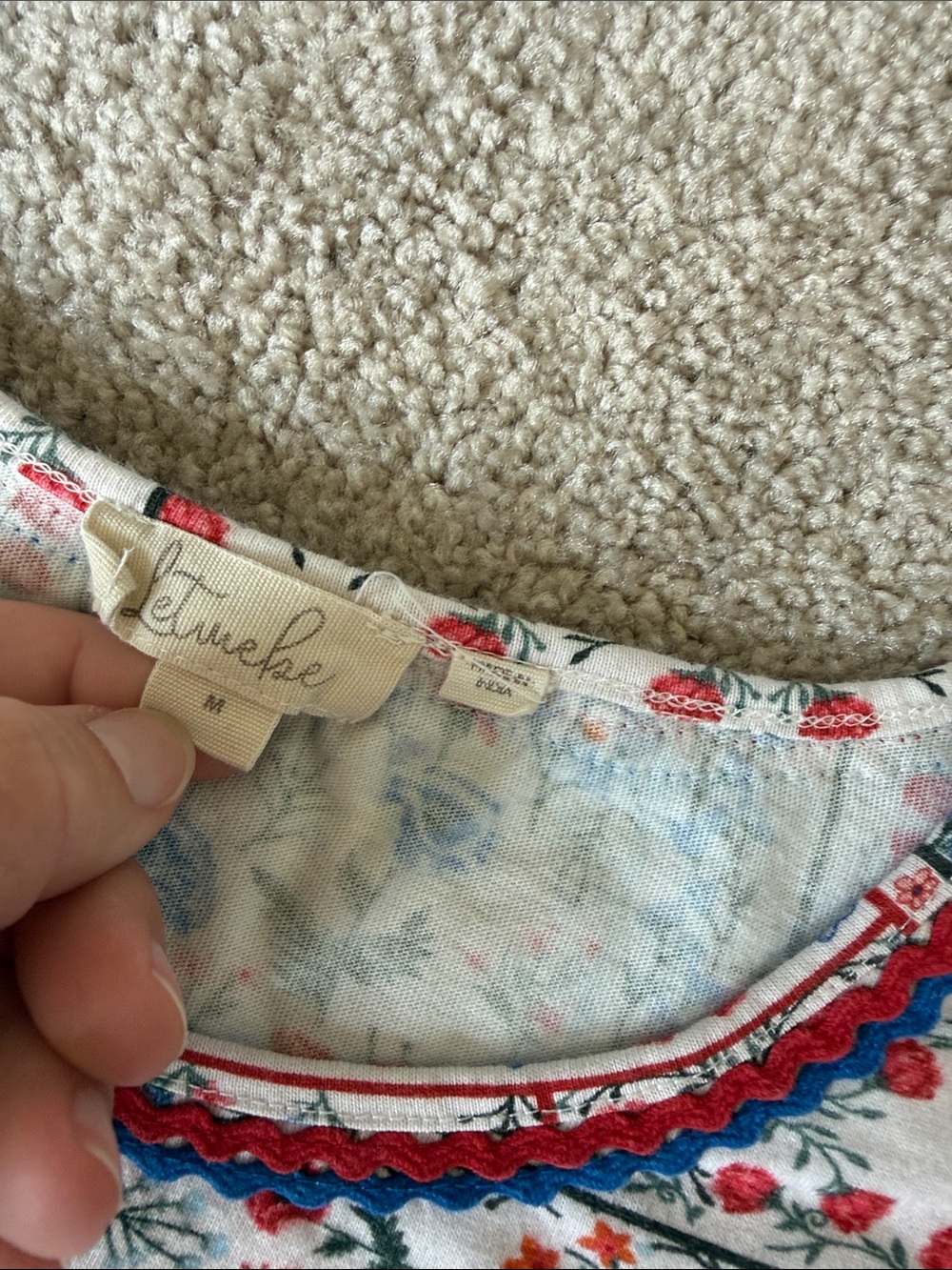 Let Me Be Anthropologie Flutter-Sleeved Floral Blue White Red Top - Picture 7 of 11